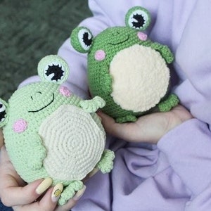 Cute crochet frog toy amigurumi pattern - ENG