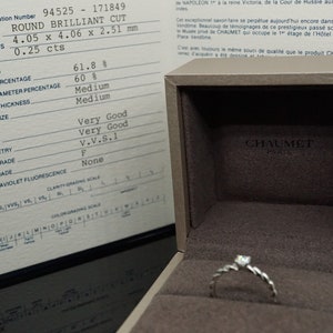 Bague solitaire en diamant Chaumet sur anneau torsadé en platine