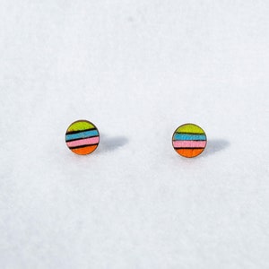 Pastell gestreiften Regenbogen runden Kreis-Holzohrstecker