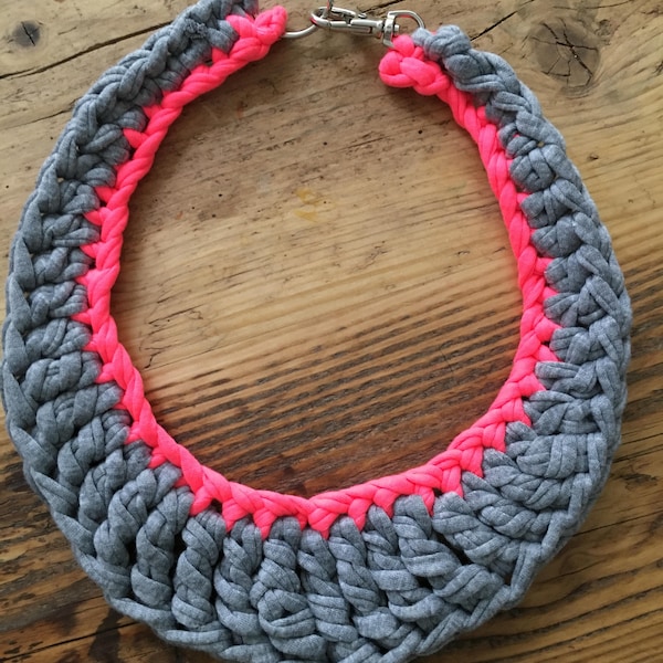 Crochet Necklace PDF - Crescent moon Crochet Necklace Pattern, T shirt yarn, Easy Make