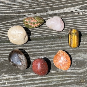Neutral Colors 7 Chakra Tumbled Crystal Protection Meditation Set (Extra Large Crystals)