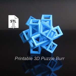 Op de afbeelding: Een blauwe 3D-puzzelburr, een type geometrische puzzel die kan worden geassembleerd en gedemonteerd. De puzzel is gemaakt van in elkaar grijpende stukken die een complexe vorm vormen. De afbeelding bevat de tekst "Printable 3D Puzzle Burr" en een downloadpictogram met de tekst "STL".