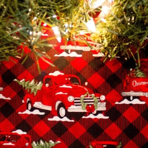 Christmas Tree Skirt-Truck-Red Truck Christmas-Tree Skirt-Rustic Christmas-Farmhouse Decor-Christmas Tree-Buffalo Plaid-Vintage Truck 42&quot;