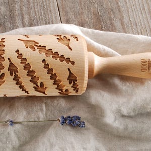 Lavender engraved wooden rolling pin handmade – Christmas cookies, holiday baking gift, rustic family baking tool