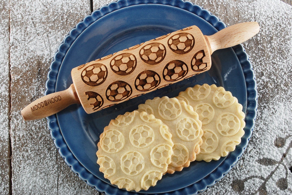 Soccer - Mini Gaufrage Rouleau à Pâtisserie Pour Biscuits, Laser Gravé, Bois Massif, Cadeau Parfait 