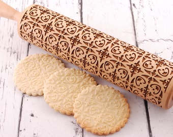 Arabesque engraved wooden rolling pin – geometric embossed cookie roller, handmade beech eco-friendly gift for festive family baking