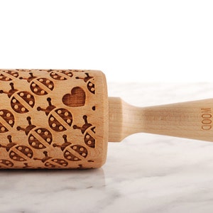 Embossed rolling pin ladybugs pattern from beech wood – engraved cookie roller, rustic baking gift, handmade family baking