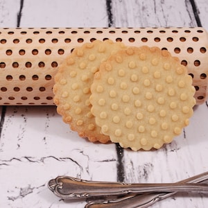 Polka dots engraved wooden rolling pin – beech embossed rolling pin for decorative baking, family cookies and holiday gift