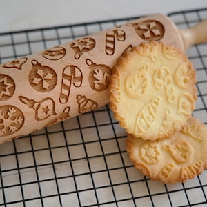 Christmas Baubles Cookie Engraved Wooden Rolling Pin – Handcrafted Holiday Baking Gift for Family, Christmas Cookies and Festive Kitchen
