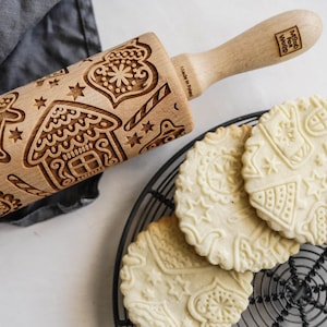 Christmas gingerbread engraved rolling pin wooden – holiday cookie roller, family baking, handmade gift idea