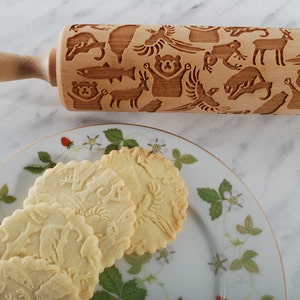 Beech rolling pin with exotic animals – family baking and gift