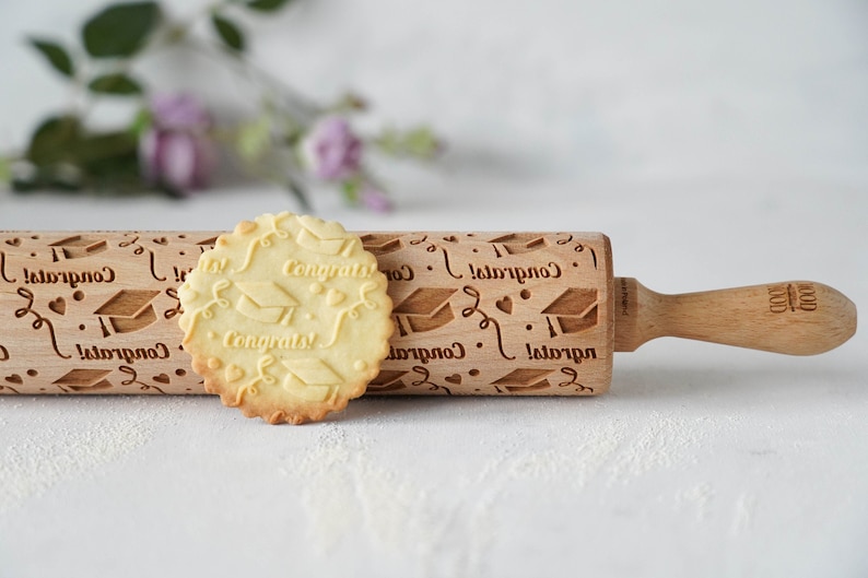 Engraved wooden rolling pin with “Graduation Congratulations” pattern – unique baking gift