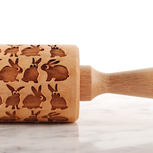 Funny rabbits engraved wooden rolling pin – beech embossed rolling pin Easter gift, family baking and festive cookies