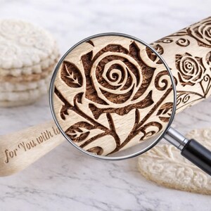 Puede incluir: Un juego de tres tazas de cer&aacute;mica con un acabado mate moteado. Las tazas son de color crema, gris claro y gris oscuro. Cada taza tiene un dise&ntilde;o simple y minimalista y un asa redondeada.