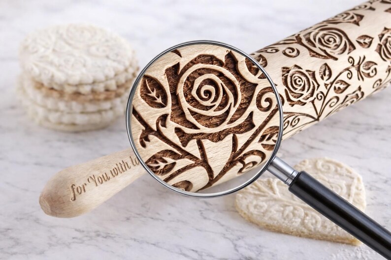 Puede incluir: Un juego de tres tazas de cer&aacute;mica con un acabado mate moteado. Las tazas son de color crema, gris claro y gris oscuro. Cada taza tiene un dise&ntilde;o simple y minimalista y un asa redondeada.