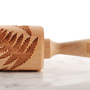 Beech wood rolling pin with botanical pattern – perfect Christmas or Easter gift