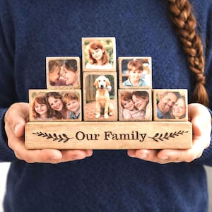 Collage di piastrelle fotografiche in rovere personalizzate: collage impilabile per la festa della mamma, decorazione da parete modulare per interni di design per chi ama i ricordi