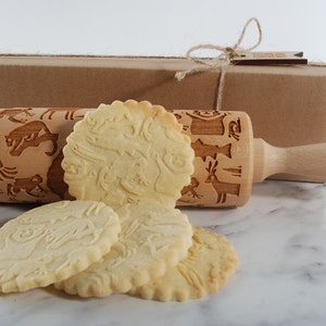 Engraved animal rolling pin – eco-friendly, biodegradable, rustic kitchen accent