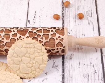 Hearts engraved wooden rolling pin – beech embossed rolling pin for Valentine’s gift, wedding baking and romantic cookies