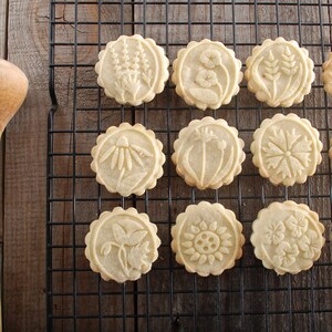 Handmade beech rolling pin – decorative rustic floral bakes