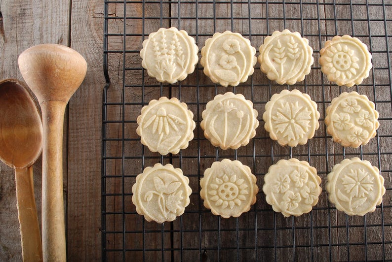 Handmade beech rolling pin – decorative rustic floral bakes