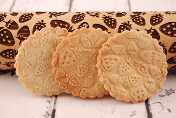  ROLLING PIN SPRING WOODDEN EMBOSSING ROLLING PIN with  BUTTERFLIES and FLOWERS EMBOSSED COOKIES GIFT FOR MOTHER FRIEND : Home &  Kitchen