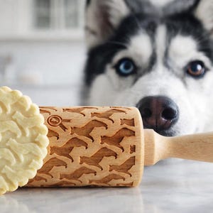 Husky Gravierte Teigrolle aus Holz – Embossed Keksrolle, Handgemachtes Geschenk für Familienbacken, Weihnachtsplätzchen und Ostergebäck