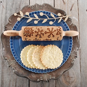 HAND DRAWN SNOWFLAKES mini embossed, engraved rolling pin for cookies, Christmas gift idea, natural, floral, Mothers Day gift image 2