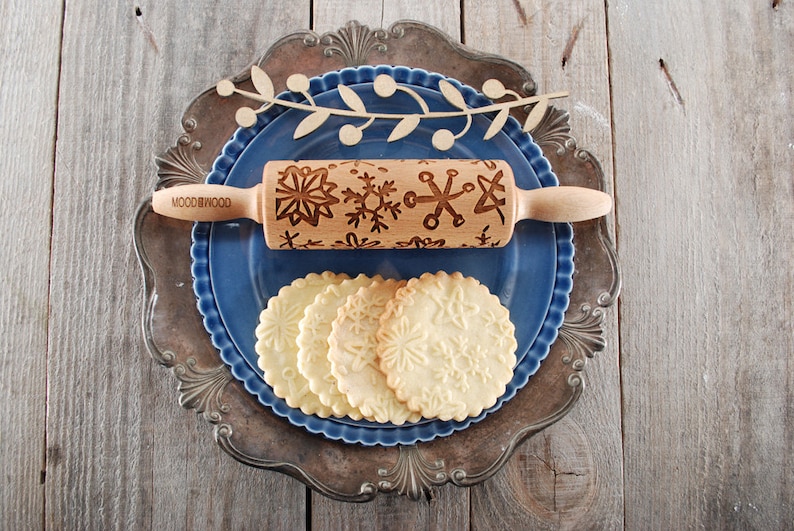 HAND DRAWN SNOWFLAKES mini embossed, engraved rolling pin for cookies, Christmas gift idea, natural, floral, Mothers Day gift image 2