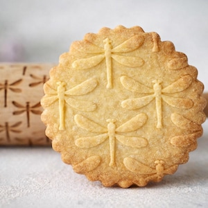 Dragonfly Embossed Rolling Pin, Engraved Wooden Cookie Roller, Nature Inspired Gift for Baker