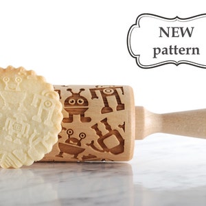 Robots Engraved Wooden Rolling Pin – Fairytale Pattern, Handmade Gift for Cookie Decorating and Family Baking