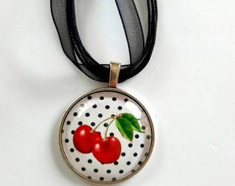 Collier cerises et pois