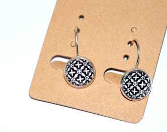 Small retro style earrings