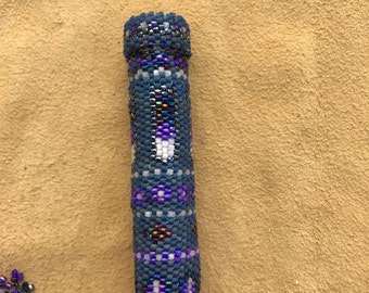 Beaded needle case