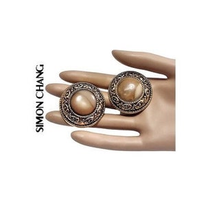 Simon Chang Brown White Clip On Earrings Gold Tone Vintage Marbled Discs Large Buttons Rimmed Edges