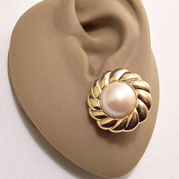 Monet Round Pearl Button Pierced Earrings Gold Tone Vintage Swirl Rib Lines Large Round Discs