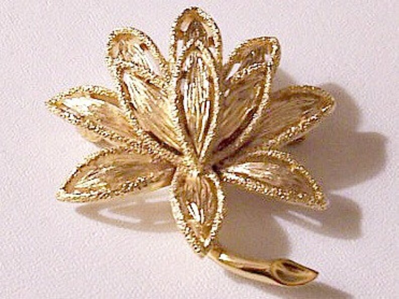 Avon Flower Leaf Pin Brooch Gold Tone Vintage 1971 Precious Etsy