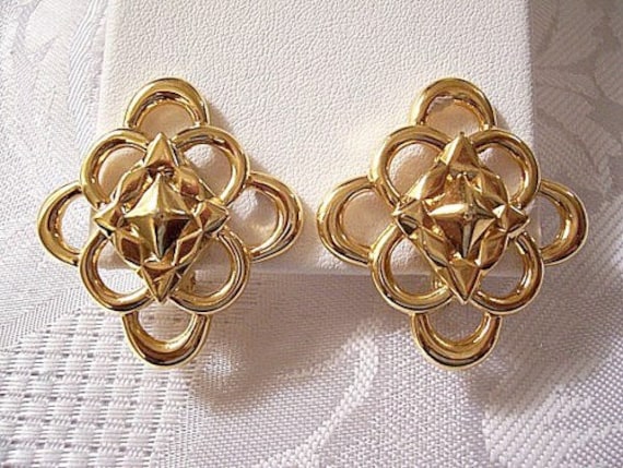 Monet Scalloped Loops Star Discs Clip On Earrings… - image 10