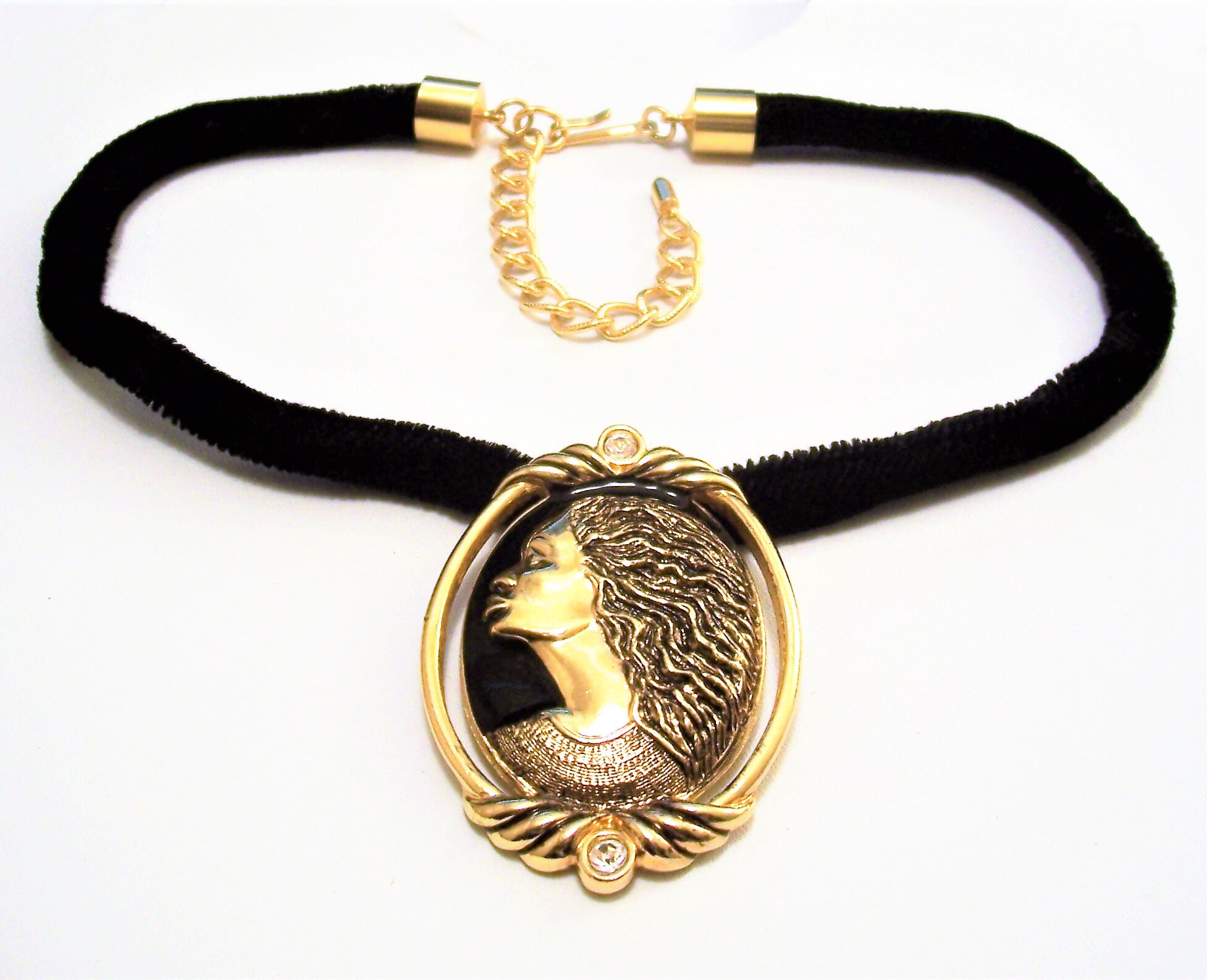 ★VINTAGE HOLLYWOOD★送料込★韓国★人気 Square Coin Necklace Avon Black Woman Cameo Necklace Gold Tone Vintage Regal