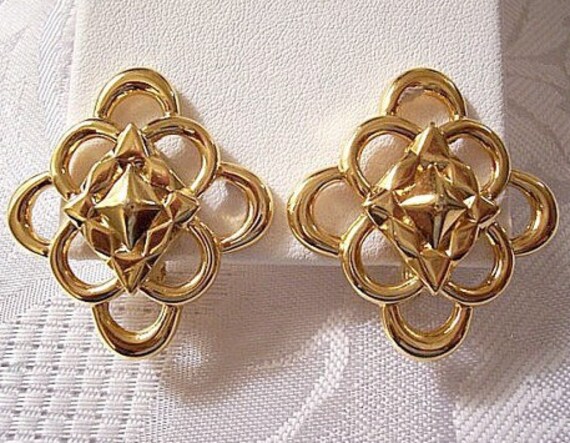 Monet Scalloped Loops Star Discs Clip On Earrings… - image 3