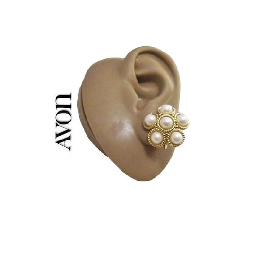 Avon Pearl Cluster Clip on Earrings Gold Tone Vintage Six Bead