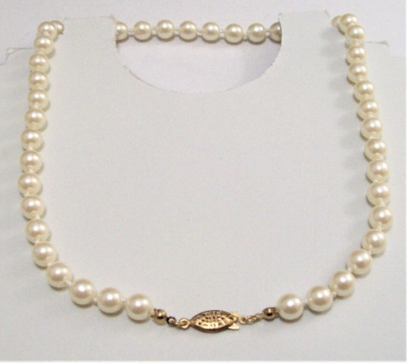 Avon 19 Inch White Pearl Necklace Gold 