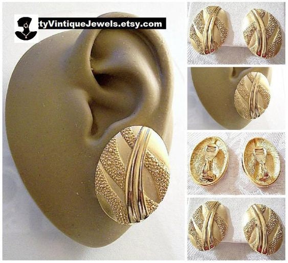 Monet Swirl Pebbled Band Clip on Earrings Gold Tone Vintage - Etsy