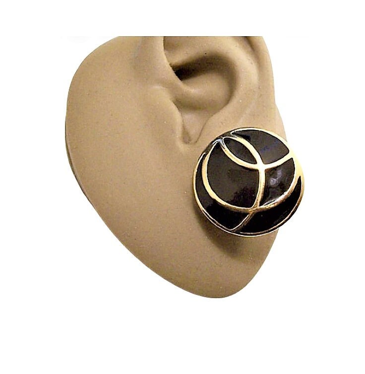 Vintage Shiny Black Dome Round Button Style Clip On Earrings Vintage Shiny Black Dome Round Button Style Clip On Earrings