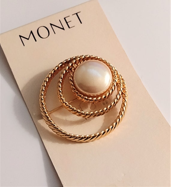 Monet White Flat Pearl Pin Brooch Gold Tone Vinta… - image 7