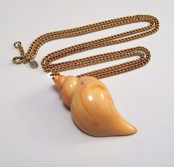 conch Shell on an 18 inch gold colour necklace non tarnish