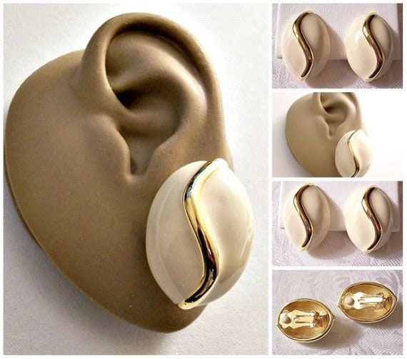 Beige Oval Button Clip On Earrings Gold Tone Vint… - image 9