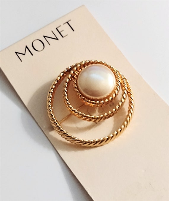 Monet White Flat Pearl Pin Brooch Gold Tone Vinta… - image 5