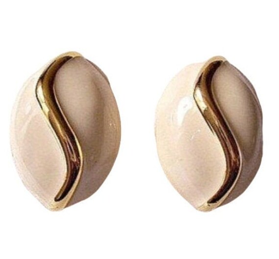 Beige Oval Button Clip On Earrings Gold Tone Vint… - image 6