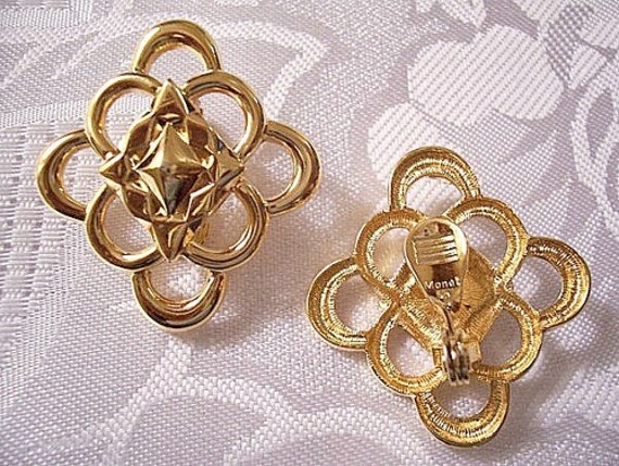 Monet Scalloped Loops Star Discs Clip On Earrings… - image 7